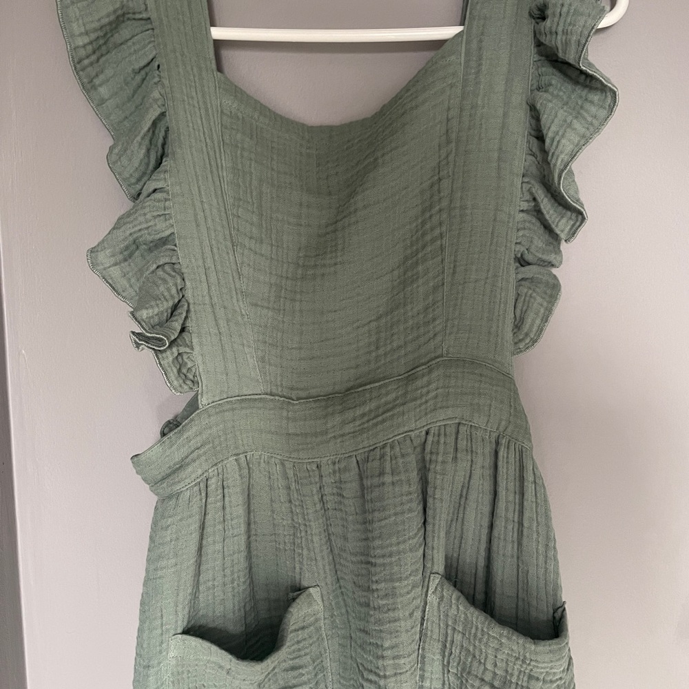 Green Ruffle Apron - Picture 2 of 4